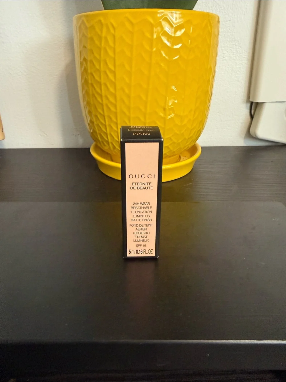 Gucci Foundation 220W - 5ml‎